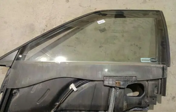 Audi 80 90 S2 B4 Front door window glass four-door