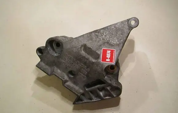 Volkswagen Golf V Engine mounting bracket 03G199207G V550K19122