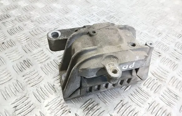 Volkswagen Caddy Engine mount bracket 