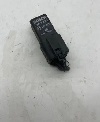 Volkswagen Touran I Glow plug pre-heat relay 0281003038
