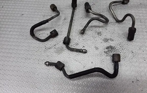 Mazda 6 Fuel injector supply line/pipe 