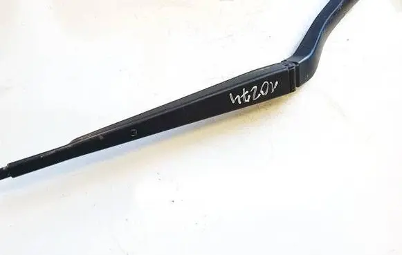 Opel Insignia A Front wiper blade arm 13227401