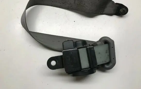 KIA Carens I Rear seatbelt ADC2130