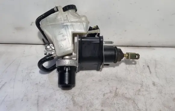 Mercedes-Benz E W211 Master brake cylinder A0004300312