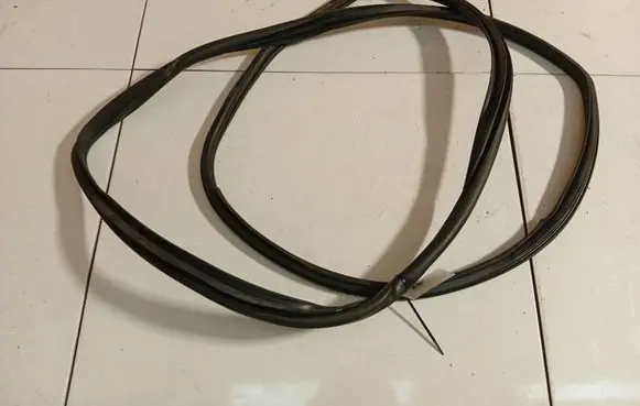 Toyota Auris 150 Rubber seal front coupe door 