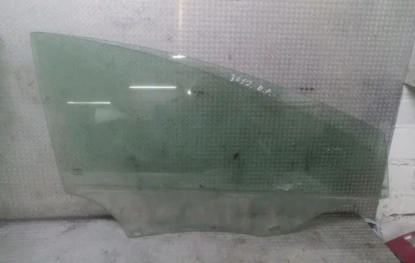 Seat Leon (1P) Front door window glass four-door