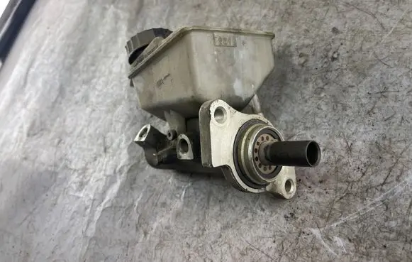 Volvo S60 Master brake cylinder 8646006