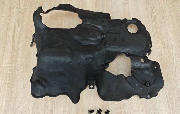 BMW 4 G22 G23 G24 G26 Heat shield in engine bay 8583378