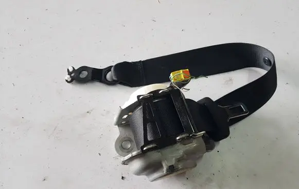Mercedes-Benz C W205 Rear seatbelt