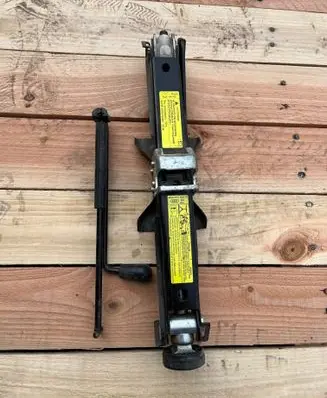 Audi A4 S4 B8 8K Lift Jack 8K0011031K