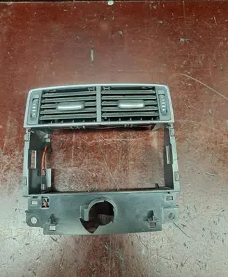 Rear air vent grill