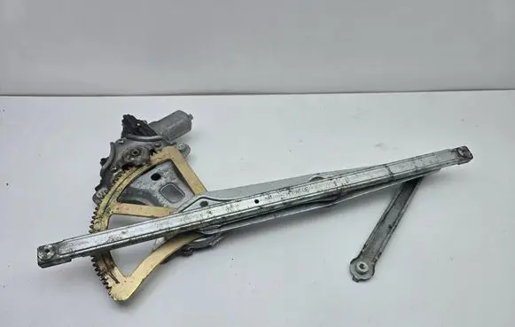 Toyota Auris E180 Rear door window regulator with motor 8572058010 0620401770