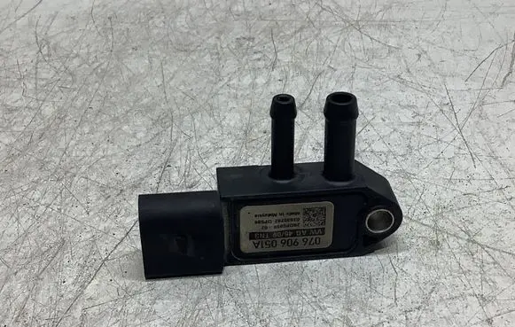 Audi A4 S4 B8 8K Exhaust gas pressure sensor 076906051A