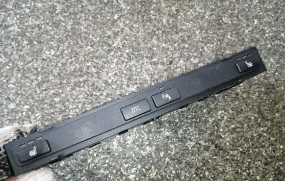 BMW 5 E60 E61 Seat heating switch 6952480