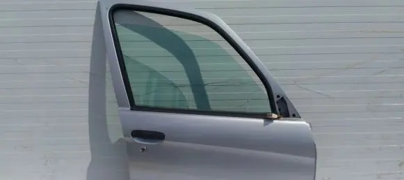 Citroen Xsara Picasso Front door sidabrine
