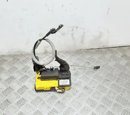 Volvo V70 Front door lock 30699747