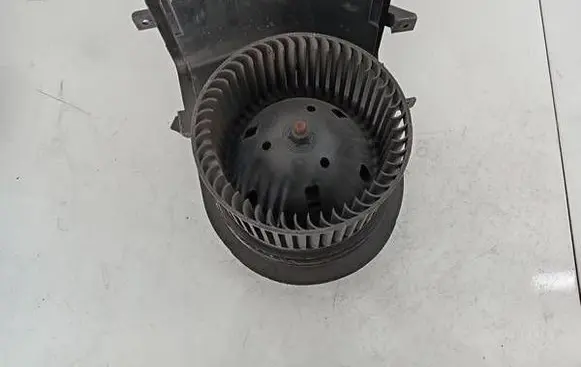 Volkswagen Golf III Heater fan/blower 1H1820021 833658D