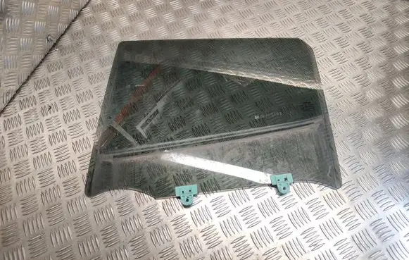 Nissan Juke I F15 Rear door window glass