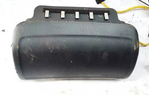 Mazda 323 F Passenger airbag