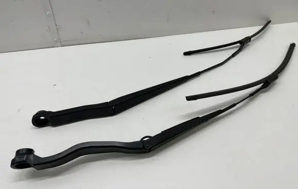 Land Rover Discovery 5 Front wiper blade arm