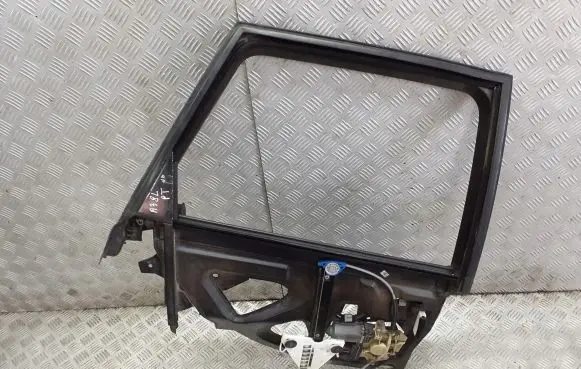 Audi A3 S3 8L Rear door window/glass frame 8L4839754