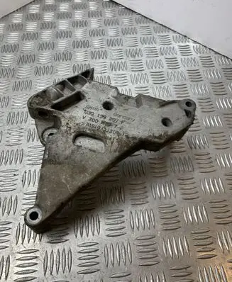 Volkswagen PASSAT B6 Engine mounting bracket 03G199207F