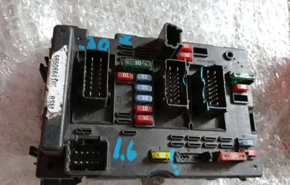 Peugeot 307 Fuse module 9650664180