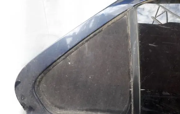 Rear vent window glass