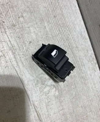 Citroen C3 Aircross Electric window control switch 13483539
