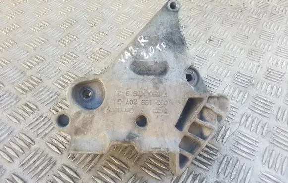 Volkswagen PASSAT B6 Engine mounting bracket 03G199207