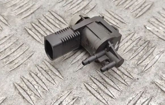 Volkswagen Tiguan Turbo solenoid valve 1K0906283A