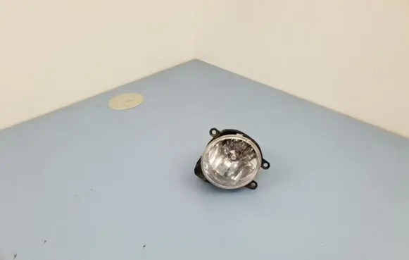 Toyota Auris E180 Front fog light 812202110 90008497