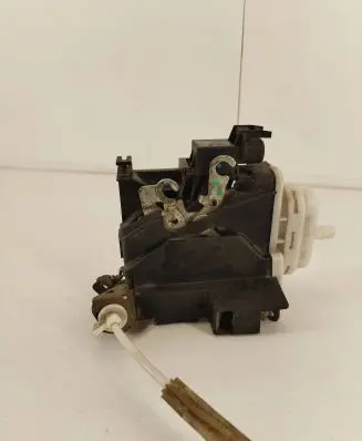 Audi A4 S4 B5 8D Front door lock 8D1837016 0270131098