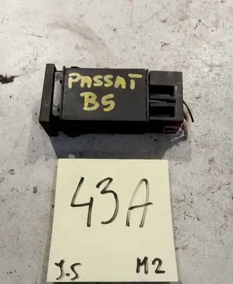 Volkswagen PASSAT B5 Windscreen/window heater switch 3B0959621B