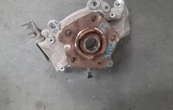 Rear wheel hub spindle/knuckle
