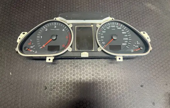 Audi A6 S6 C6 4F Speedometer (instrument cluster) 5550007301