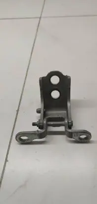 Renault Kadjar Front door upper hinge 