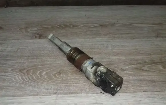 Volvo V70 Steering column universal joint