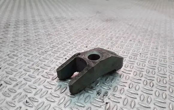 Skoda Fabia Mk1 (6Y) Fuel Injector clamp holder