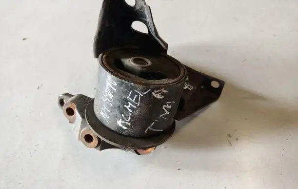 Nissan Almera Tino Engine mount bracket RN62490LB