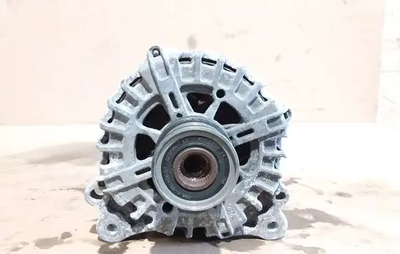 Audi A4 S4 B8 8K Generator/alternator 04L903017A