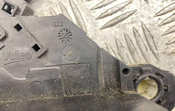 Citroen C4 I Front door lock 24090816