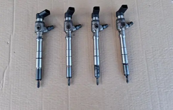 Skoda Fabia Mk2 (5J) Fuel injector 