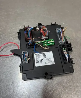 Renault Captur II Trunk lid opening control unit 284B29663R