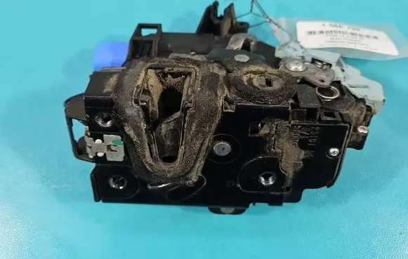 Skoda Roomster (5J) Rear door lock 5J7839016B IMPRK1566790