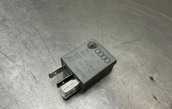Volkswagen Touran I Other relay 1K0951253 0332011100