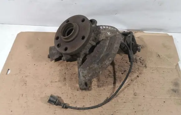 Front wheel hub spindle knuckle