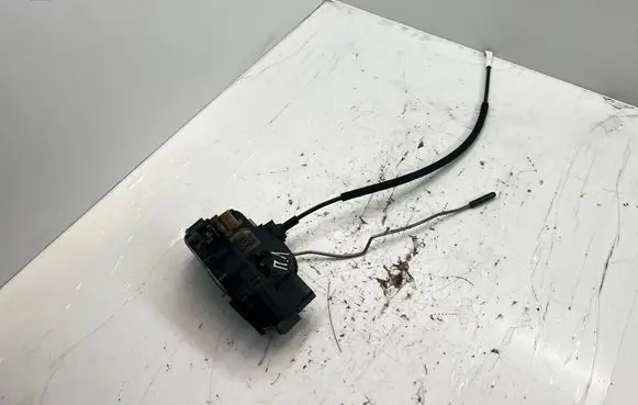 Opel Insignia A Front door lock 13503781
