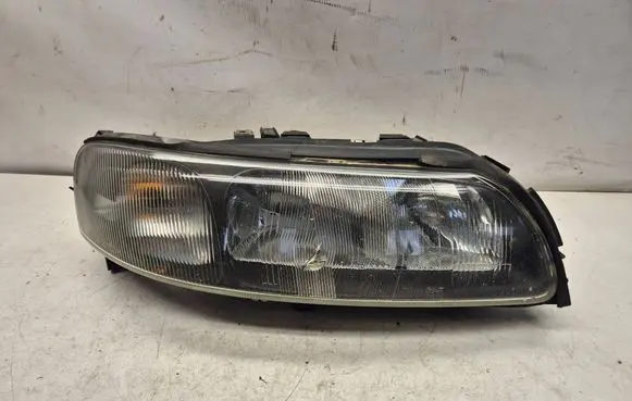 Volvo V70 Headlight/headlamp 89006877