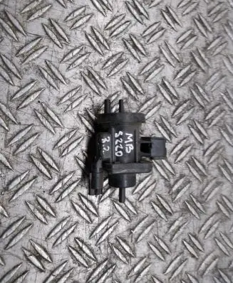 Mercedes-Benz S W220 Valve vacuum 
